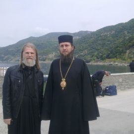 С епископом Филаретом Новокаховским (Херсонская область) Поездка отца Виктора на Афон. Апрель 2013