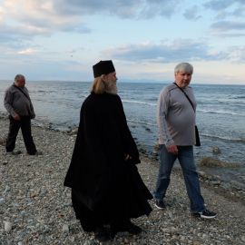 Паломники на фоне Эгейского моря Фотоотчет из поездки на Афон 2017