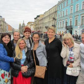Паломники на Невском проспекте, Санкт-Петербург Паломническая поездка к святыням Санкт-Петербурга