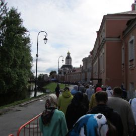 Очередь к мощам святителя Николая Паломническая поездка к святыням Санкт-Петербурга
