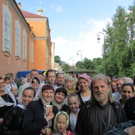 2,5 часа в очереди пролетели незаметно Паломническая поездка к святыням Санкт-Петербурга