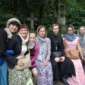 Паломники на Смоленском кладбище Паломническая поездка к святыням Санкт-Петербурга