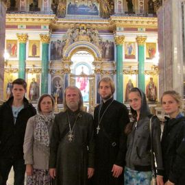 Отец Виктор с семьей в Исаакиевском соборе Паломническая поездка к святыням Санкт-Петербурга